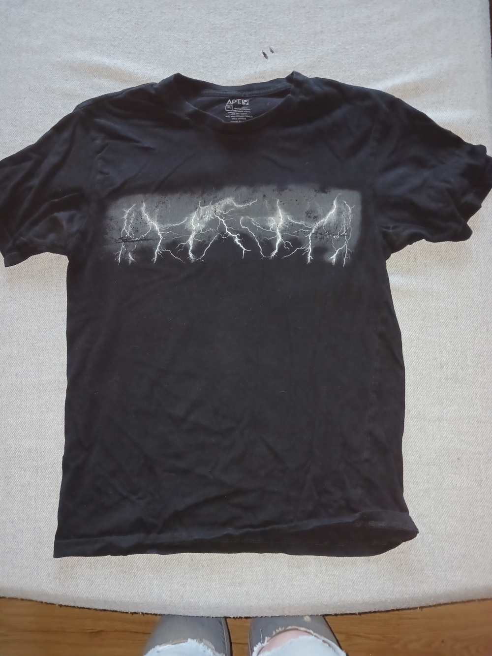 APT. 9 Graphic Short Sleeve Tee Size Medium